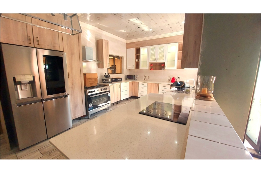 5 Bedroom Property for Sale in Meerhof North West